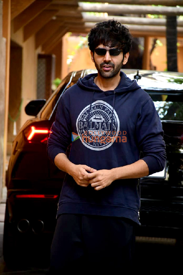 photos kartik aaryan snapped at a dance class in juhu 6 2