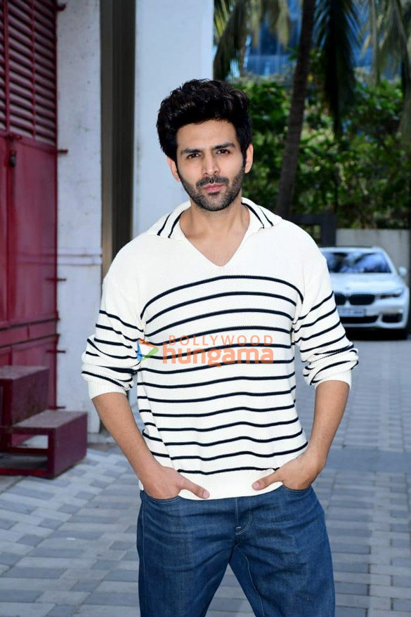 photos kartik aaryan snapped promoting his film shehzada 4 2