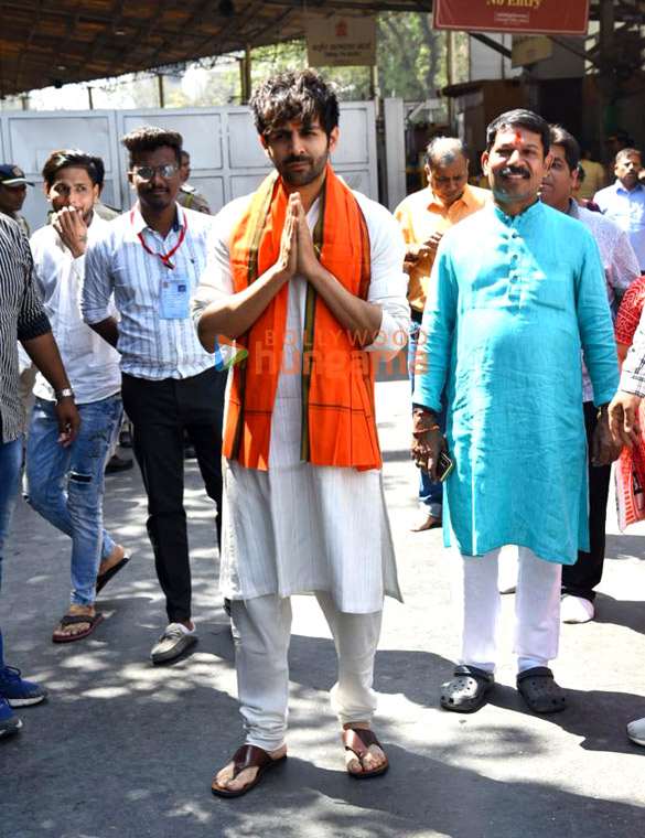 Photos: Kartik Aaryan visits Siddhivinayak temple to seek blessings on the release day of Shehzada | Parties & Events