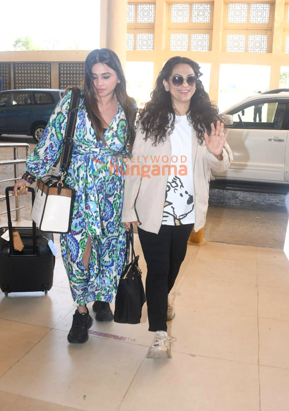 photos malaika arora juhi chawla and others snapped at jaisalmer airport 3