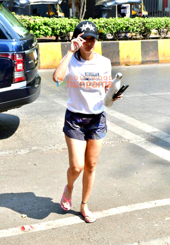 photos malaika arora spotted outside diva yoga in bandra 5 2