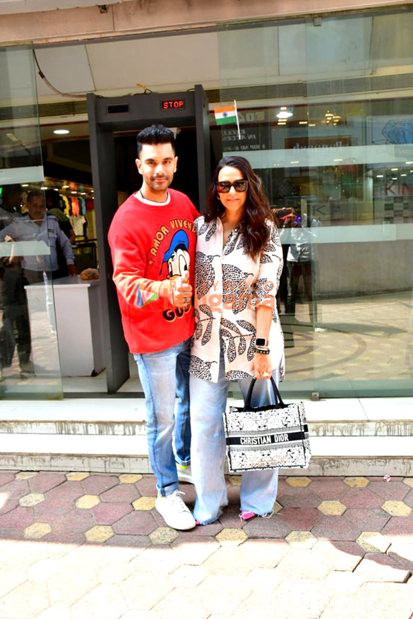 photos neha dhupia angad bedi snapped at mitron in bandra 4