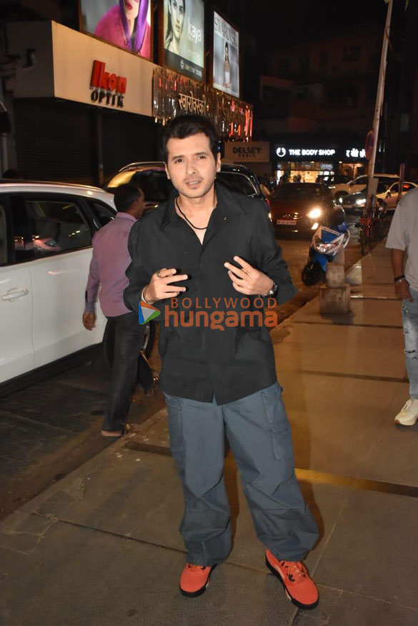 photos nora fatehi pratik gadhi and divyendu sharma snapped at escobar in bandra 2