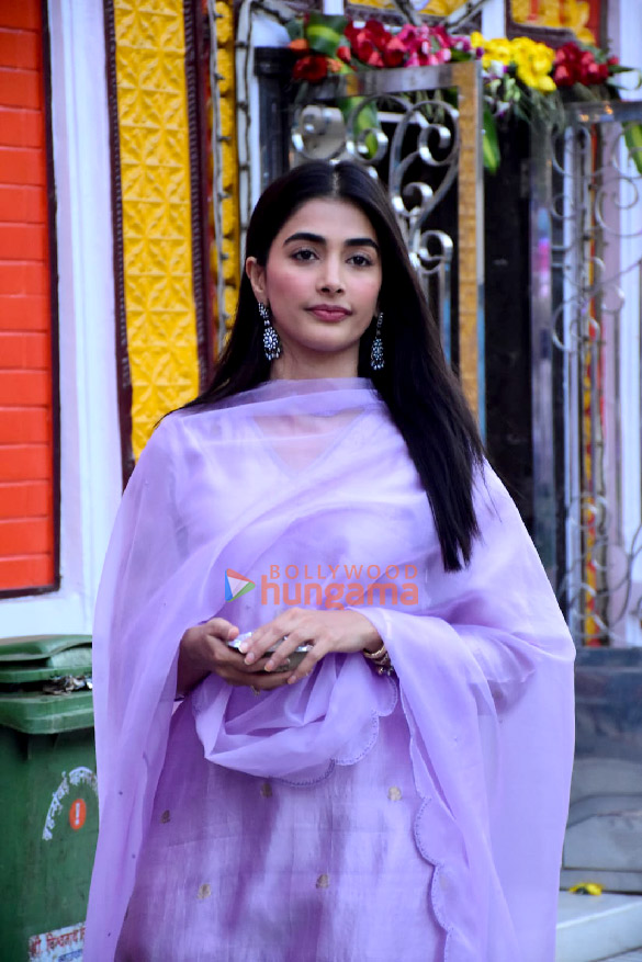 photos pooja hegde snapped during mahashivratri celebrations 3 2
