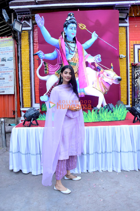 photos pooja hegde snapped during mahashivratri celebrations 4 2