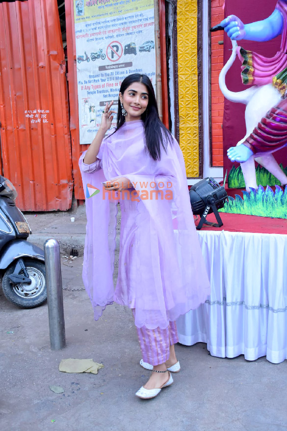 photos pooja hegde snapped during mahashivratri celebrations 5 2