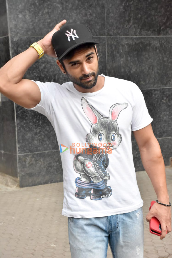 Photos: Pulkit Samrat spotted outside a clinic in Santacruz Photos: Pulkit Samrat spotted outside a clinic in Santacruz