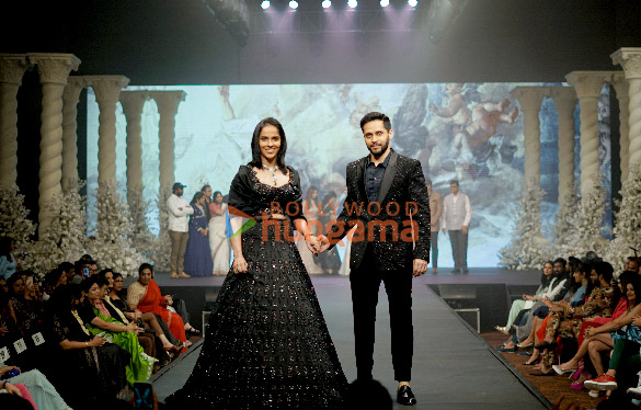 photos rakul preet singh jackky bhagnani and others grace the teach for change fundraising fashion show 7