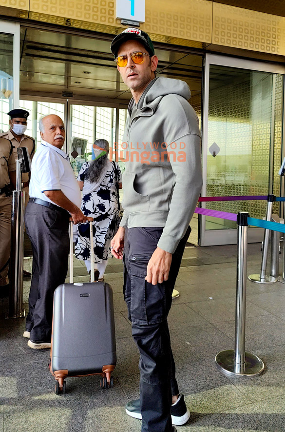photos ranbir kapoor rashmika mandanna hrithik roshan and others snapped at the airport 2