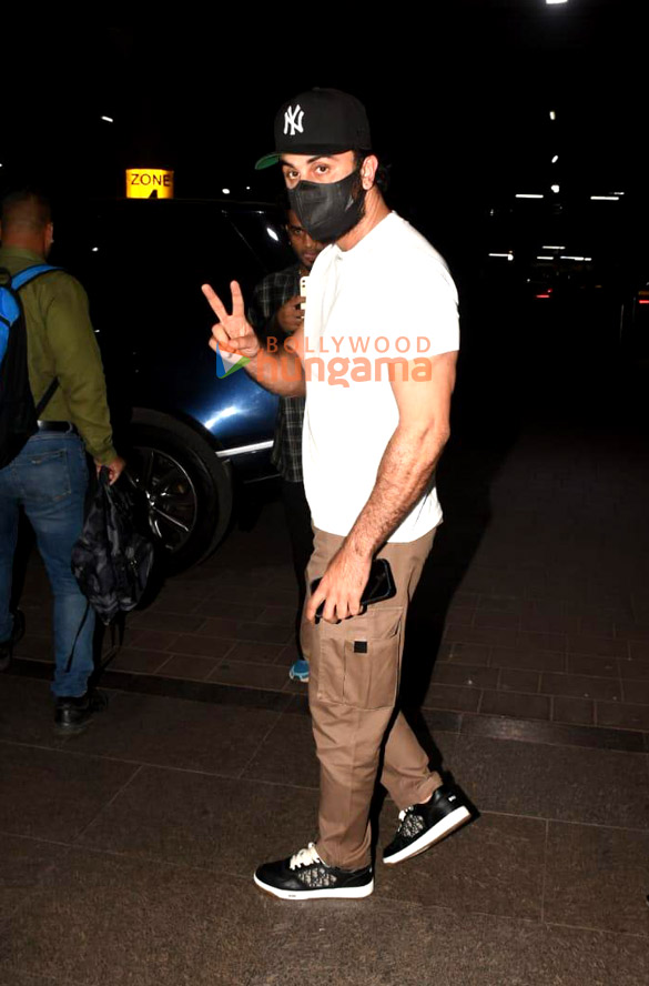Photos: Ranbir Kapoor, Shilpa Shetty, Shamita Shetty and Raj Kundra snapped at the airport | Parties & Events