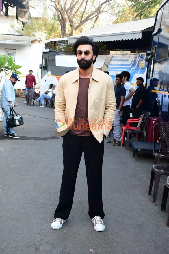 photos ranbir kapoor and anubhav singh bassi snapped promoting tu jhoothi main makkaar on the sets of the kapil sharma show 3
