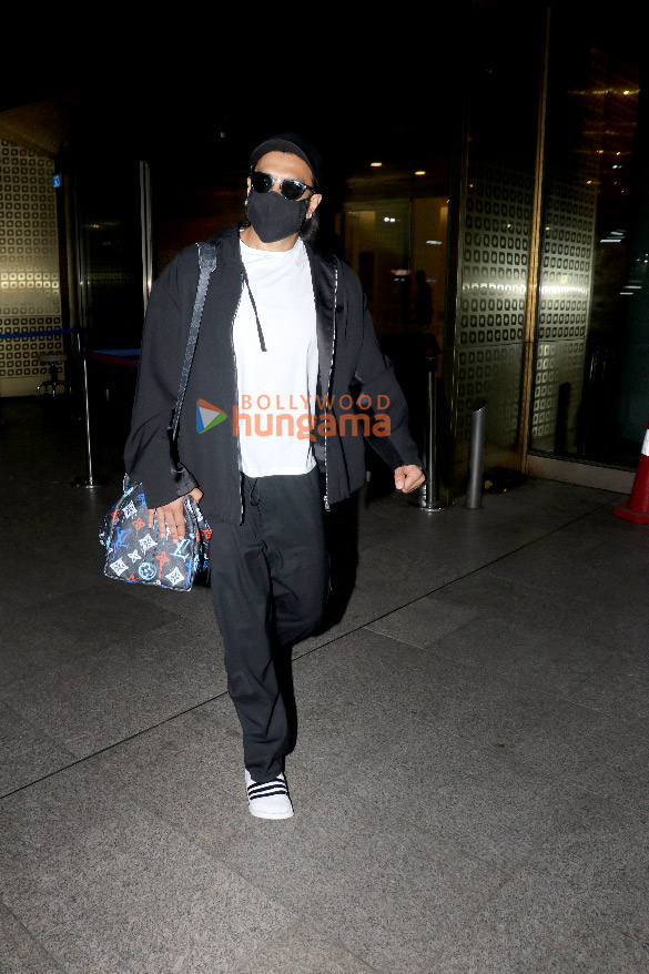 Photos: Ranveer Singh and Pooja Hegde snapped at the airport