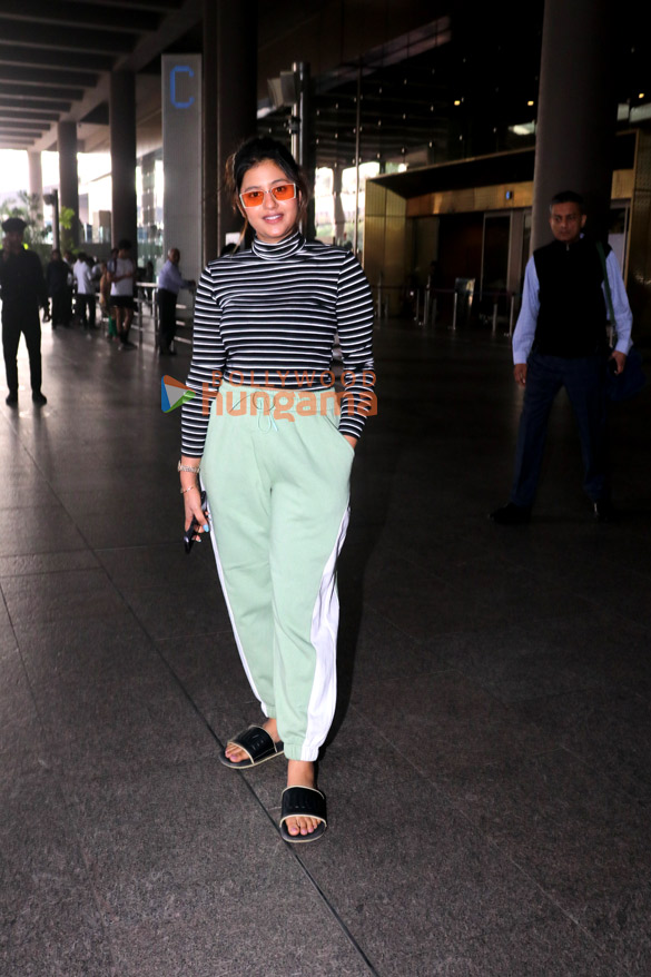 photos rashmika mandanna uorfi javed and others snapped at the airport 8