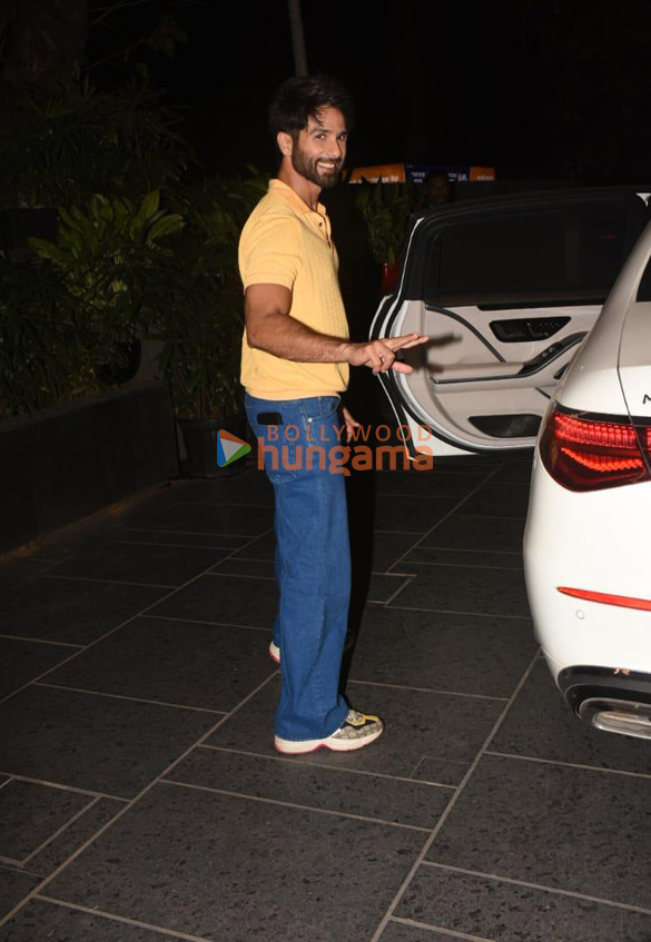photos shahid kapoor snapped in juhu 3 4