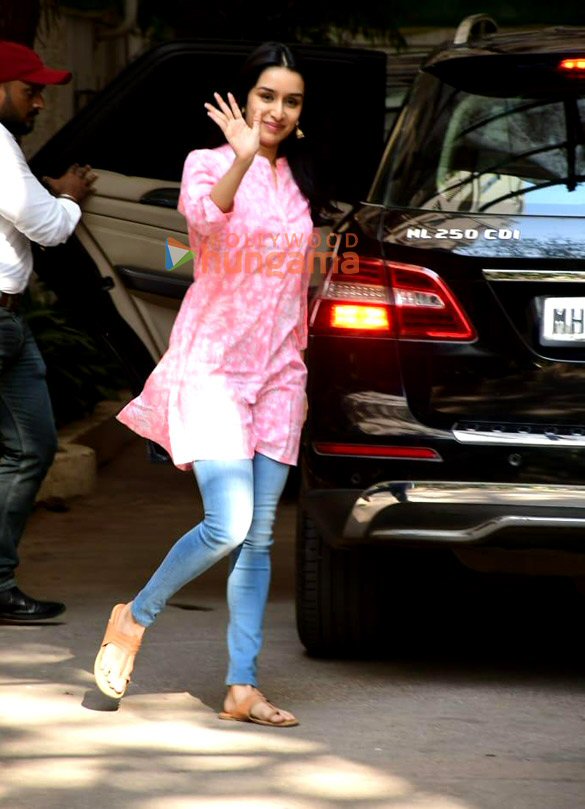 photos shraddha kapoor snapped at a dubbing studio in juhu 6 3