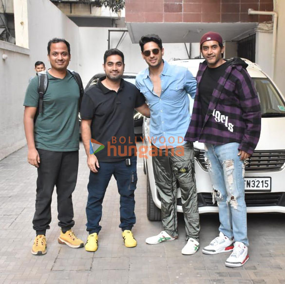 Photos: Sidharth Malhotra and Shashank Khaitan snapped at the Dharma Productions’ office Photos: Sidharth Malhotra and Shashank Khaitan snapped at the Dharma Productions’ office