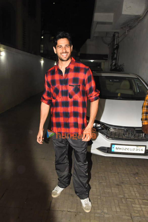 photos sidharth malhotra snapped at the dharma productions office 2