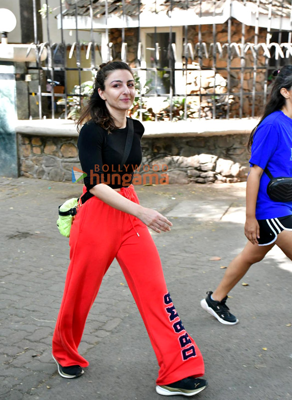 photos soha ali khan snapped in bandra 1