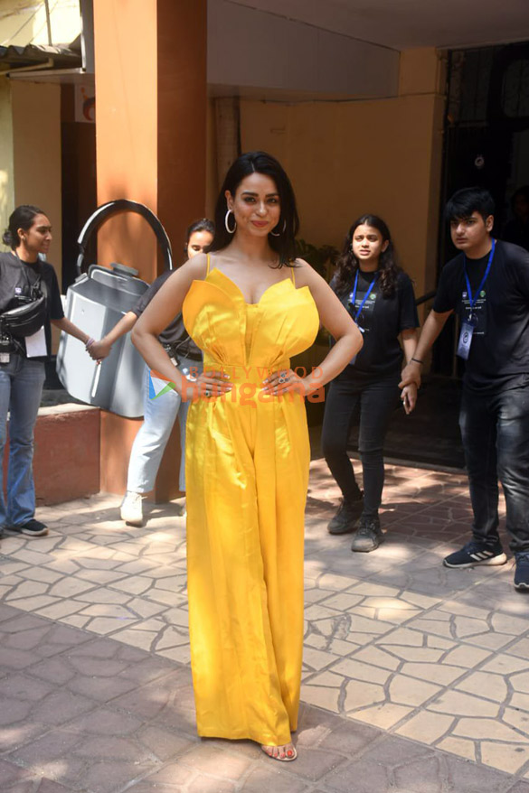 photos soundarya sharma spotted in bandra 3