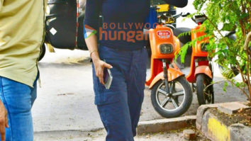 Photos: Suhana Khan snapped at a salon in Juhu