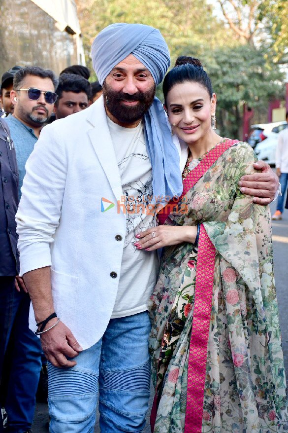 photos sunny deol and ameesha patel snapped promoting gadar 2 on the sets of bigg boss 16 2