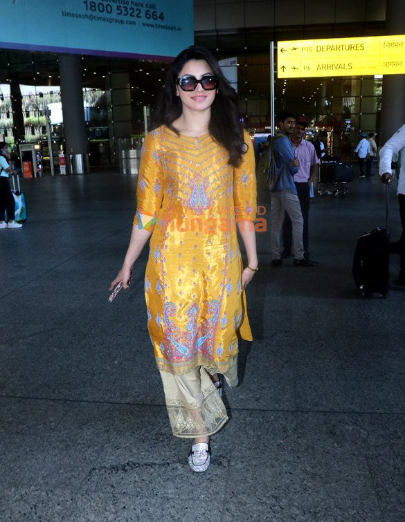 Photos: Sunny Leone, Zareen Khan, Saif Ali Khan, and others snapped at the airport Photos: Sunny Leone, Zareen Khan, Saif Ali Khan, and others snapped at the airport