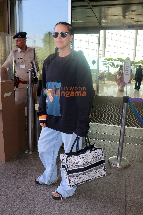 photos sunny leone zareen khan saif ali khan and others snapped at the airport 5