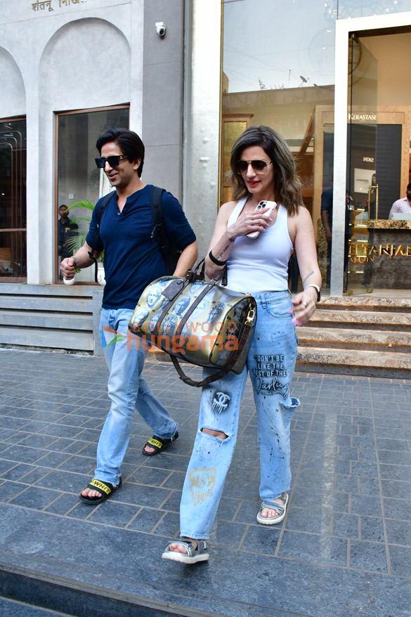 Photos: Sussanne Khan and Arslan Goni spotted outside a salon in Bandra | Parties & Events