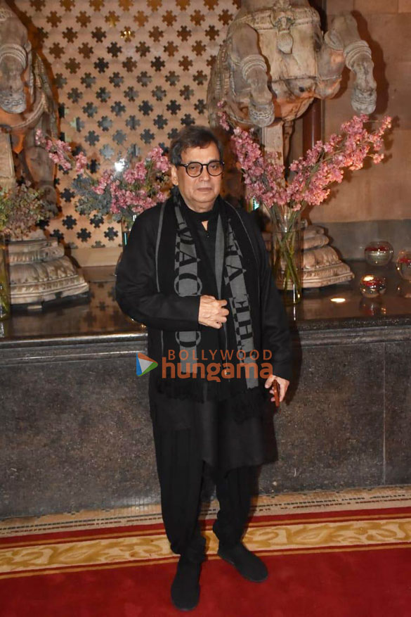 photos tusshar kapoor prasoon joshi and others snapped at ramesh s tauranis daughters wedding reception 0598 4