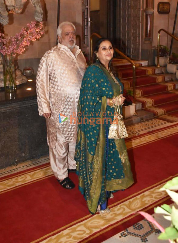 photos tusshar kapoor prasoon joshi and others snapped at ramesh s tauranis daughters wedding reception 0598 7
