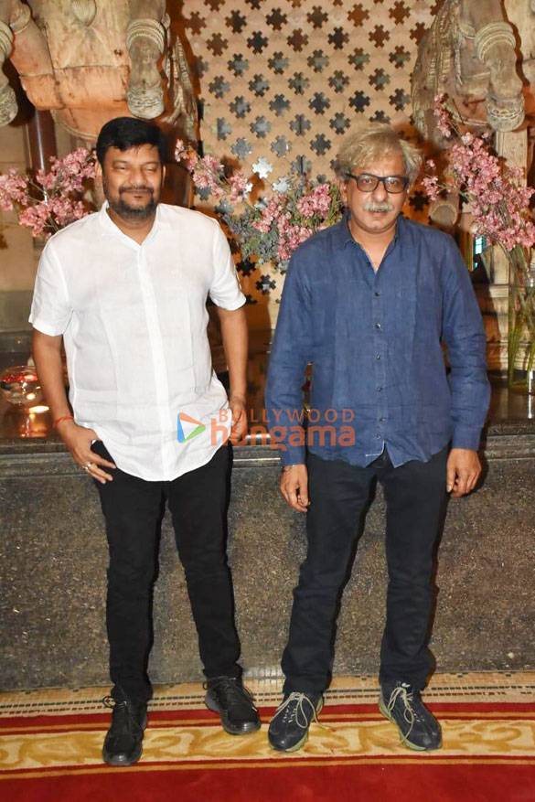 photos tusshar kapoor prasoon joshi and others snapped at ramesh s tauranis daughters wedding reception 1100 6