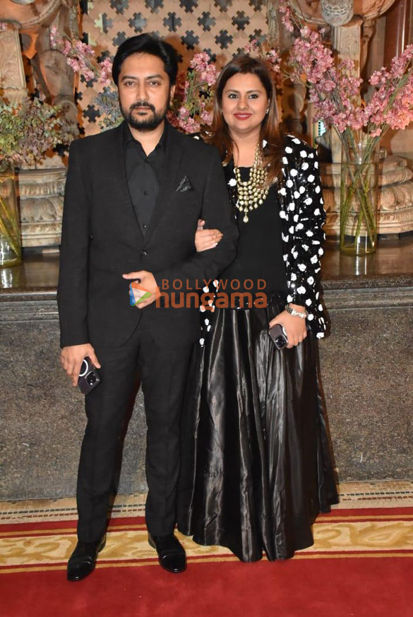 photos tusshar kapoor prasoon joshi and others snapped at ramesh s tauranis daughters wedding reception 1100 8