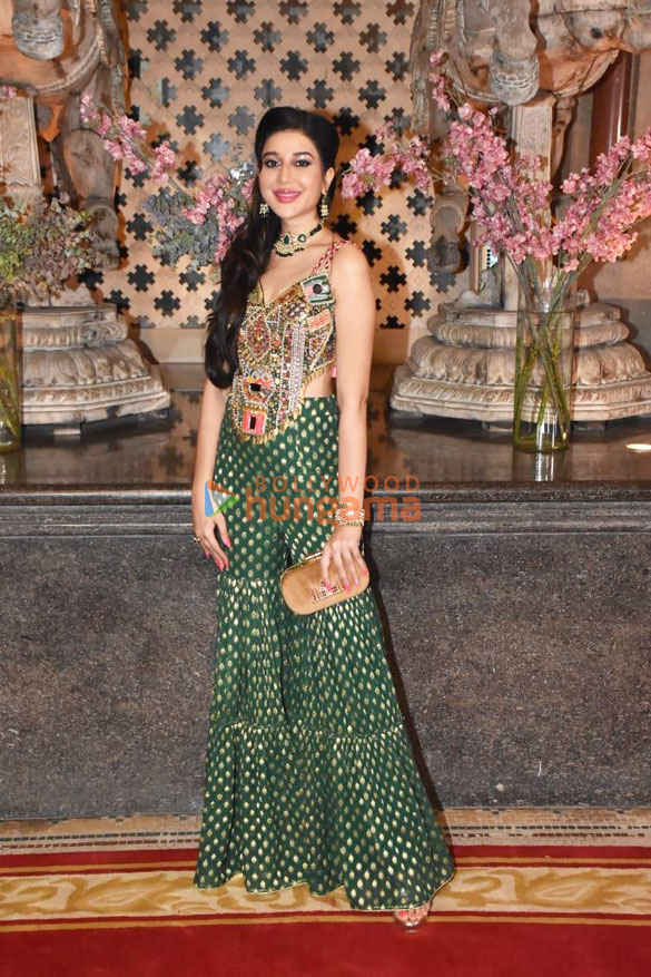 photos tusshar kapoor prasoon joshi and others snapped at ramesh s tauranis daughters wedding reception 1467 2