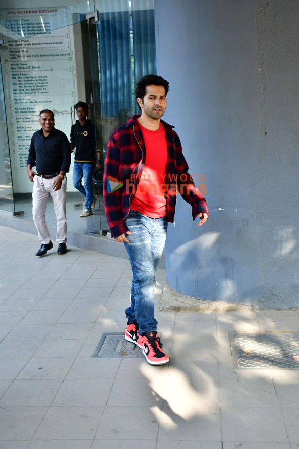 photos varun dhawan snapped in andheri 4 2