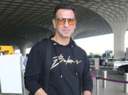 Ronit Roy’s fun banter with paps at the airport