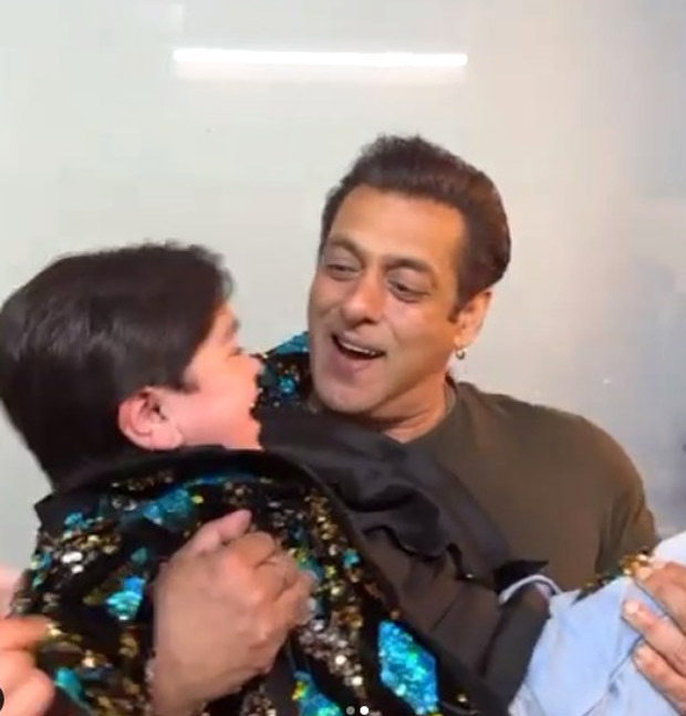Salman Khan and Abdu Rozik croon ‘Oh Oh Jane Jaana’ after Bigg Boss 16 wrap, watch videos Salman Khan and Abdu Rozik croon ‘Oh Oh Jane Jaana’ after Bigg Boss 16 wrap, watch videos