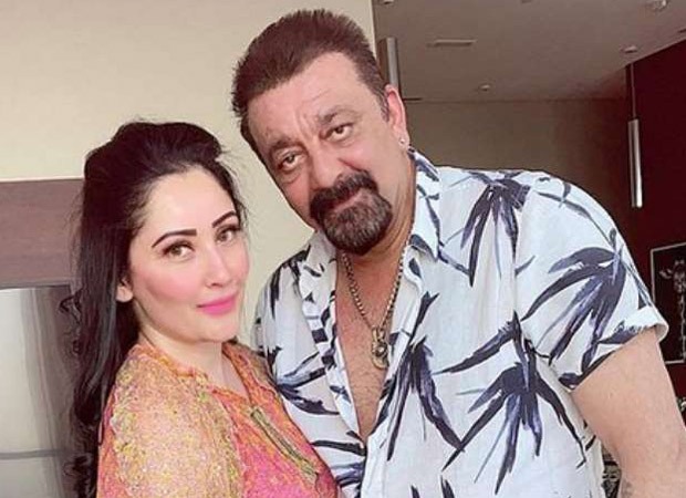 Sanjay Dutt and wife Maanayata Dutt wishes each other on their 15th wedding anniversary; see videos : Bollywood News