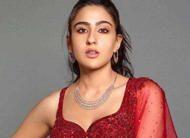 Sara Ali Khan's sweet gesture towards a young fan at the airport wins hearts!