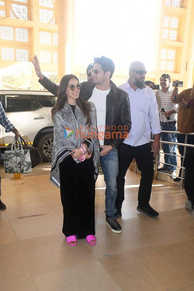 Sidharth Malhotra – Kiara Advani Wedding: Newlyweds make first appearance at Jaisalmer airport as they head to New Delhi