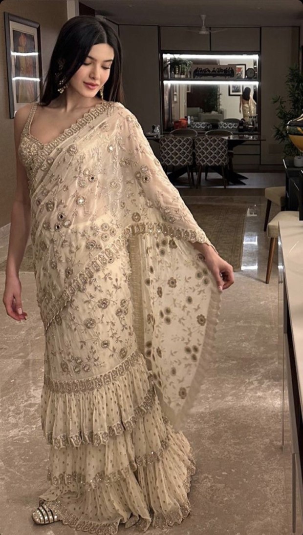 The most gorgeous wedding guest is undoubtedly Shanaya Kapoor, who is sporting an elegant ruffle saree by Arpita Mehta 