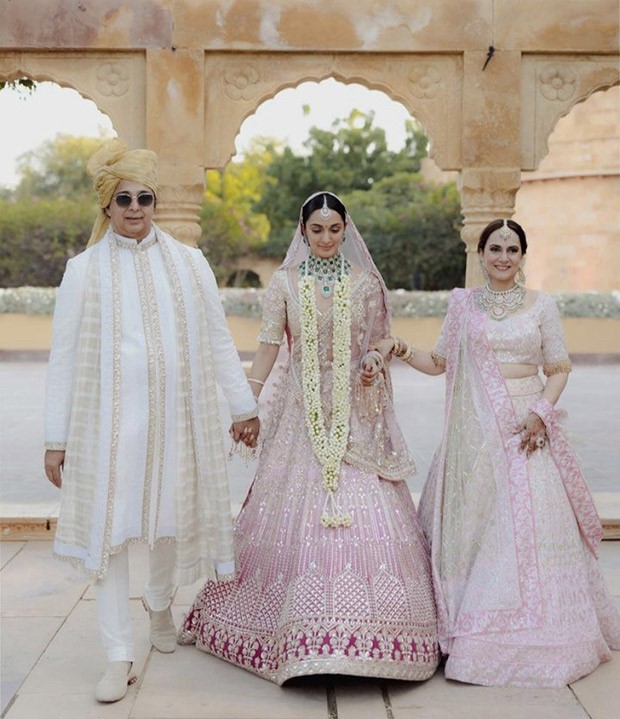 Unseen photos show Kiara Advani twinning with her mother as she walked down the aisle with her parents while wearing a pink lehenga 