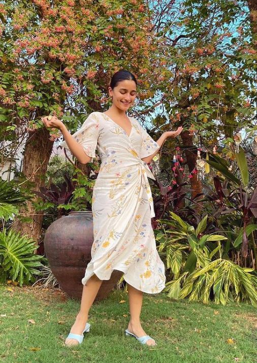 Bollywood divas Malaika Arora and Sophie Choudry swoop into the season of summer with their all-white attires