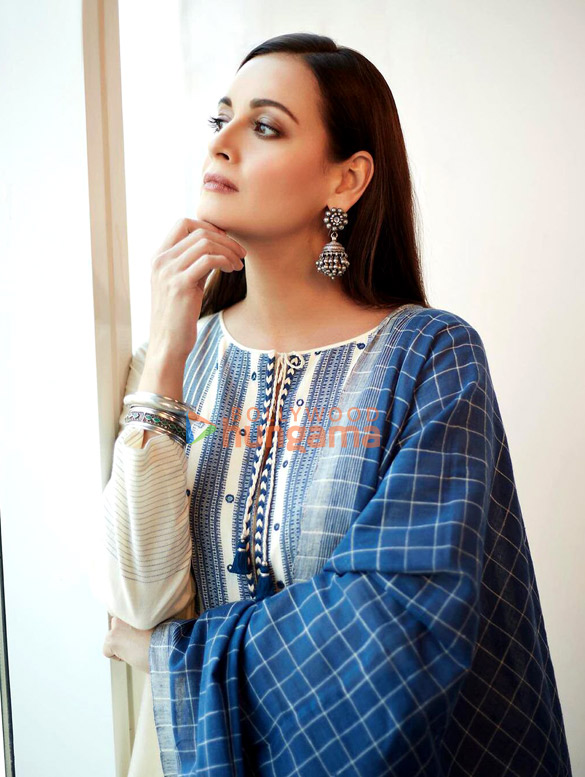 dia mirza 1 52