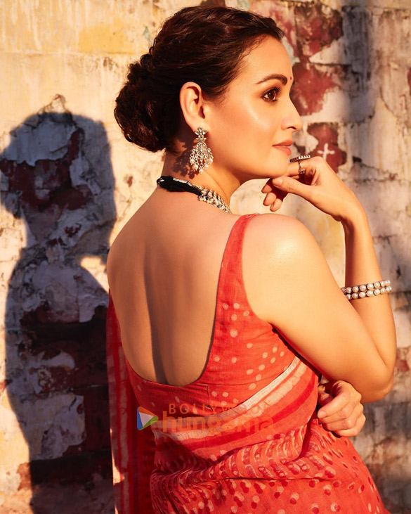 dia mirza 8 5