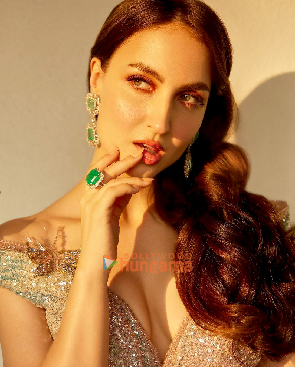 elli avrram 1 83