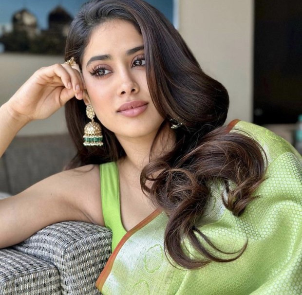 Janhvi Kapoor Is A Traditional Delight In Lime Green Benarasi Saree For ...