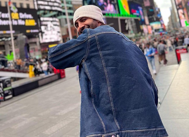 Kartik Aaryan is all smiles in the lanes of New York; explores Times Square : Bollywood News