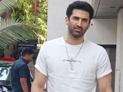 Most Wanted Munda! Aditya Roy Kapur looks dapper posing for paps