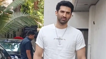 Most Wanted Munda! Aditya Roy Kapur looks dapper posing for paps
