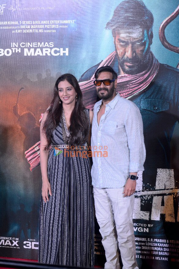 photos ajay devgn and tabu snapped promoting bholaa in delhi 2